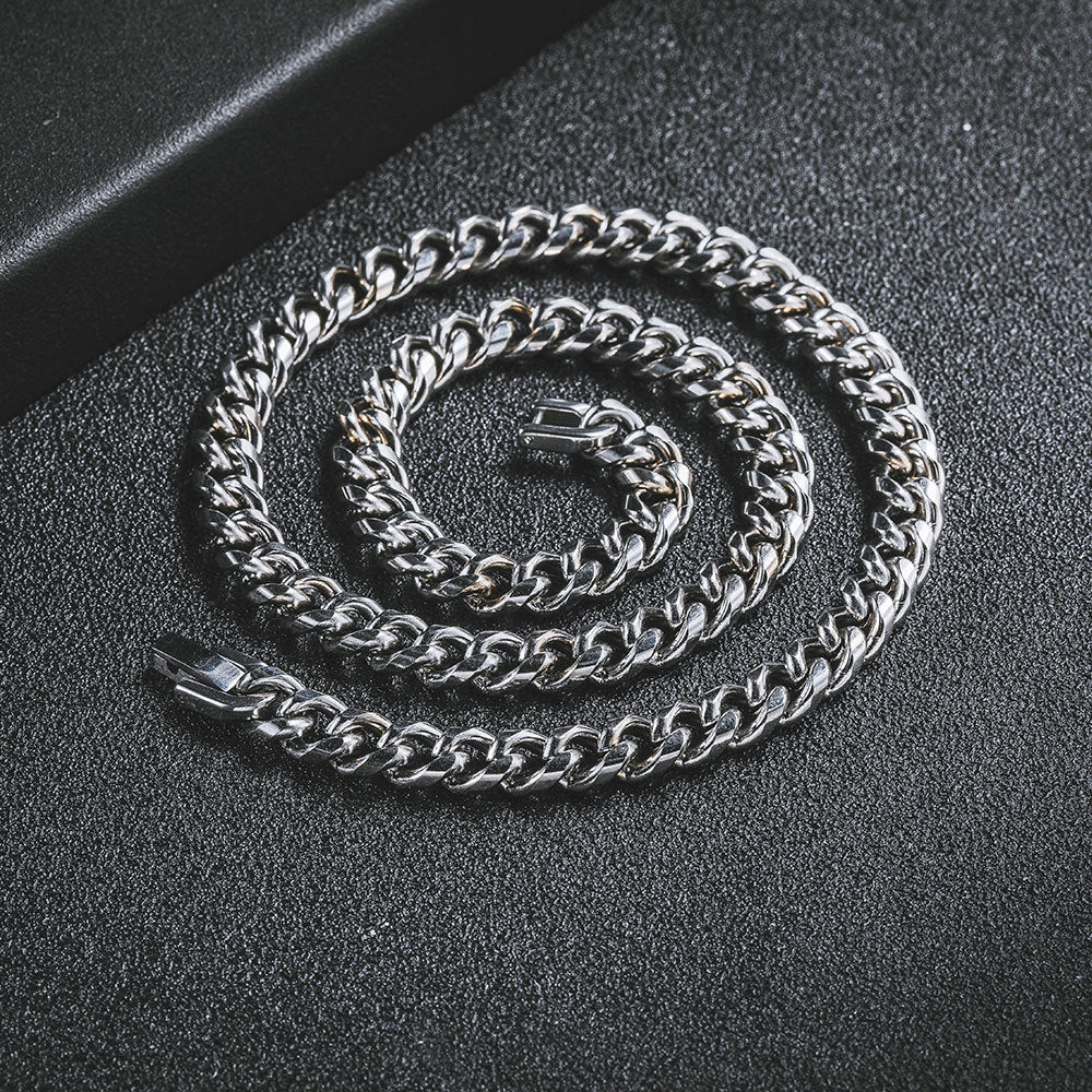 Exquisite Buckle Short Necklace