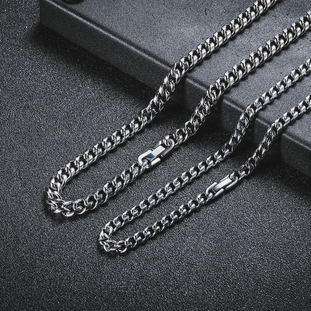 Exquisite Buckle Short Necklace