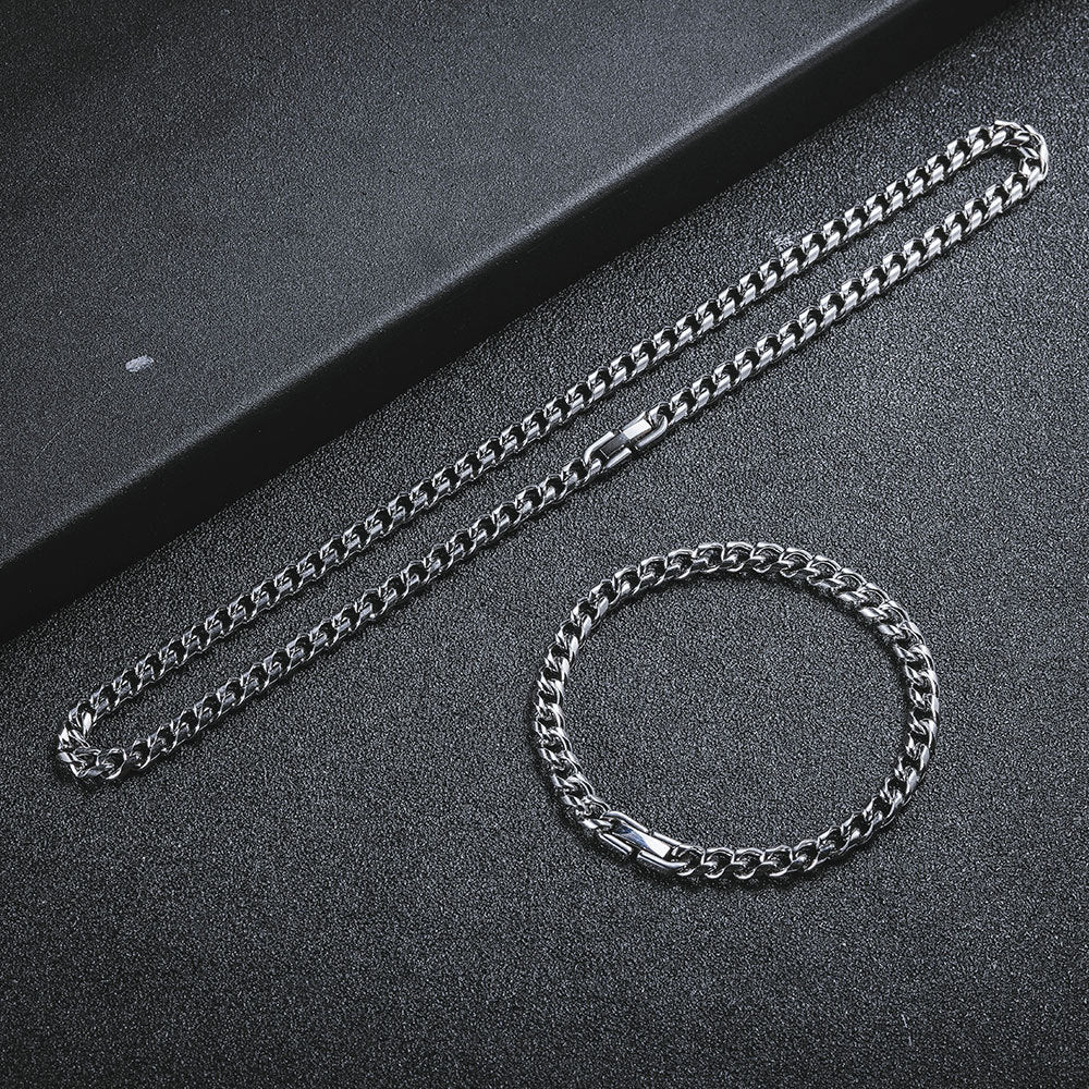 Exquisite Buckle Short Necklace