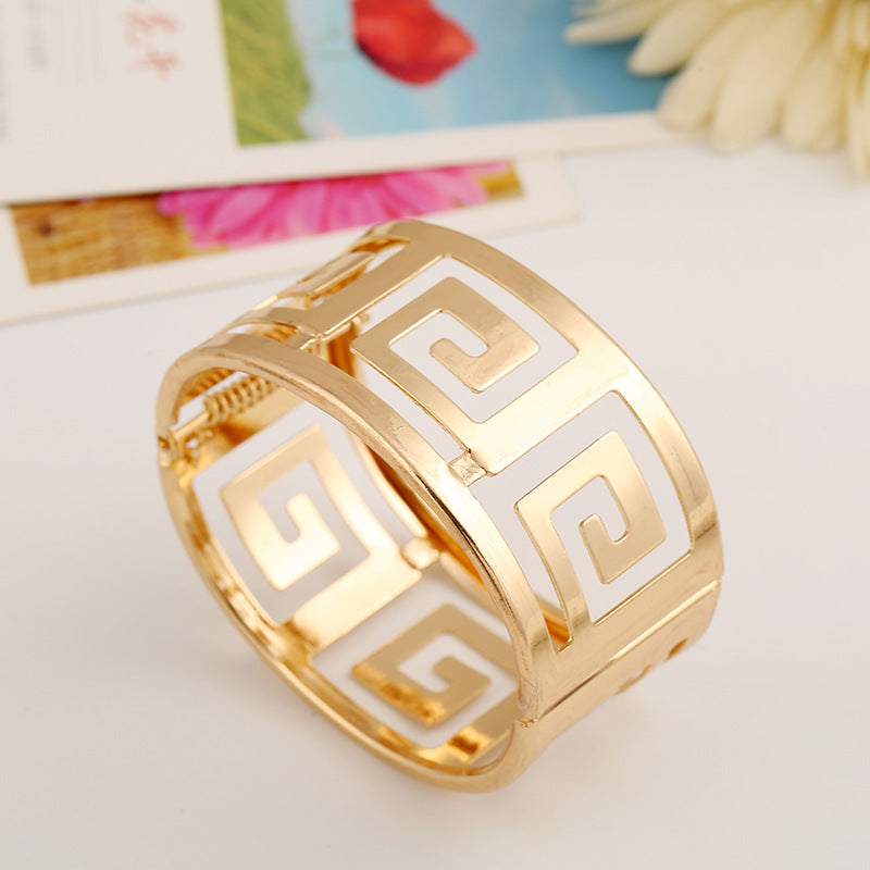 Heavy Metal hollowed-out bracelet