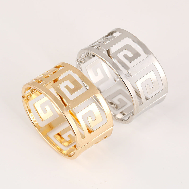 Heavy Metal hollowed-out bracelet
