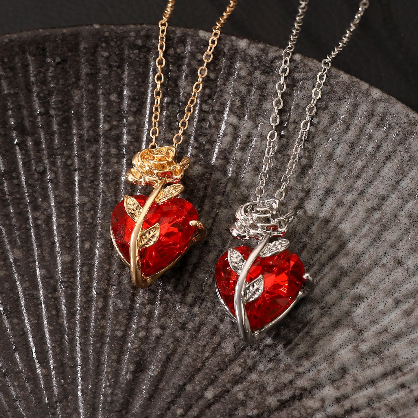 Rose Heart-shaped Clavicle Chain Pendant Necklace for Valentine's Day