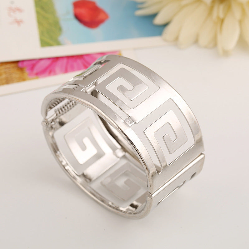 Heavy Metal hollowed-out bracelet