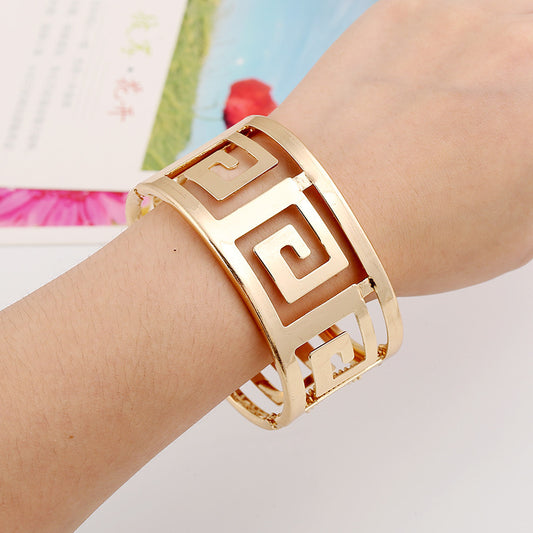 Heavy Metal hollowed-out bracelet
