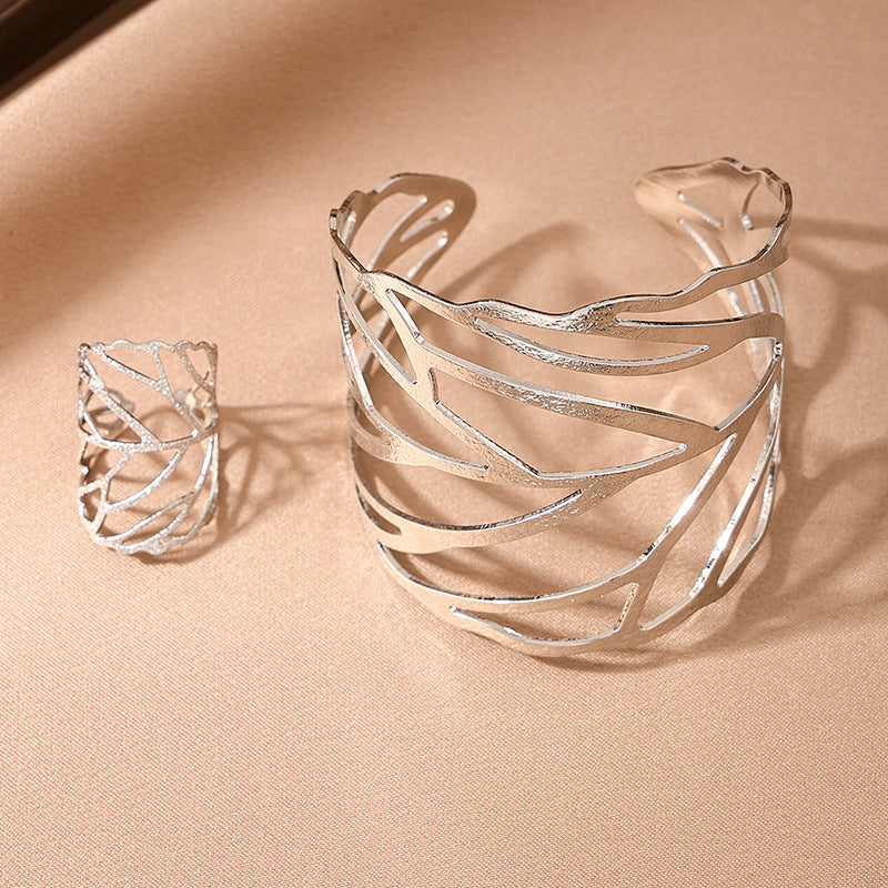 Hollow Leaves Bracelet and Ring Suit