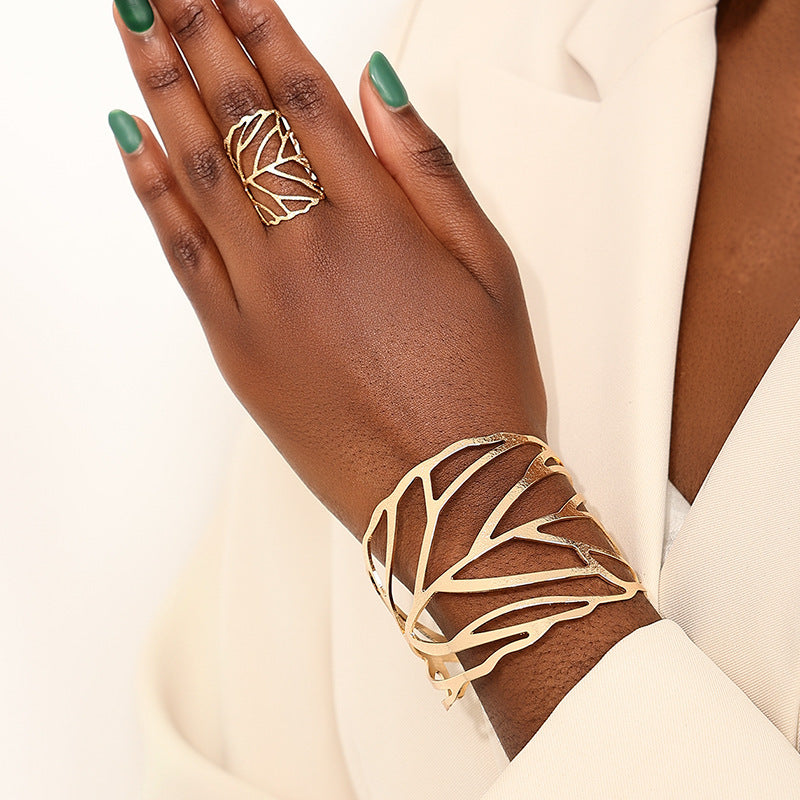 Hollow Leaves Bracelet and Ring Suit