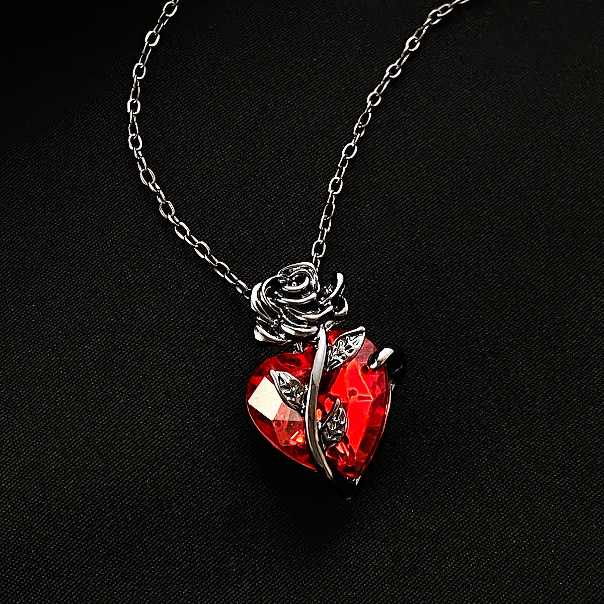 Rose Heart-shaped Clavicle Chain Pendant Necklace for Valentine's Day