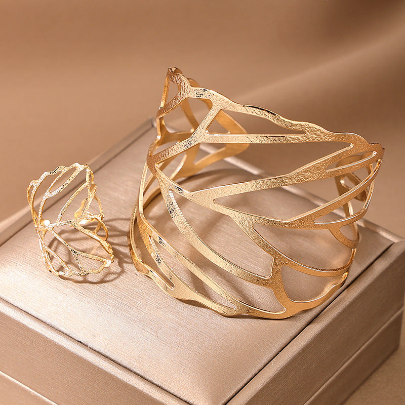 Hollow Leaves Bracelet and Ring Suit